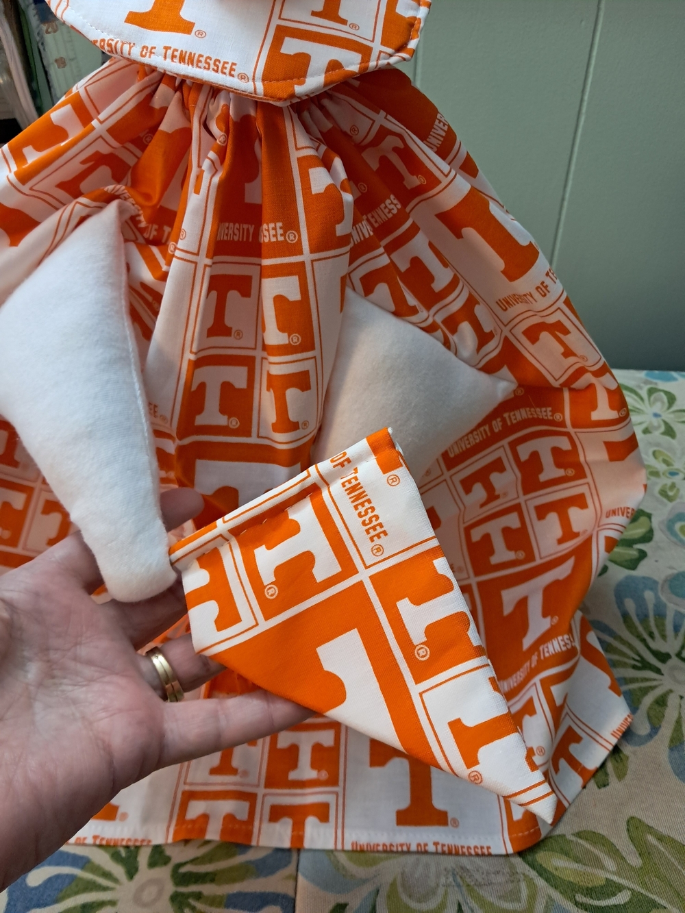4043 University of Tennessee Orange Fabric Porch Goose With A Hat. - Picture 3 of 5